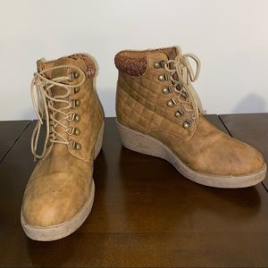 Tan heel boots